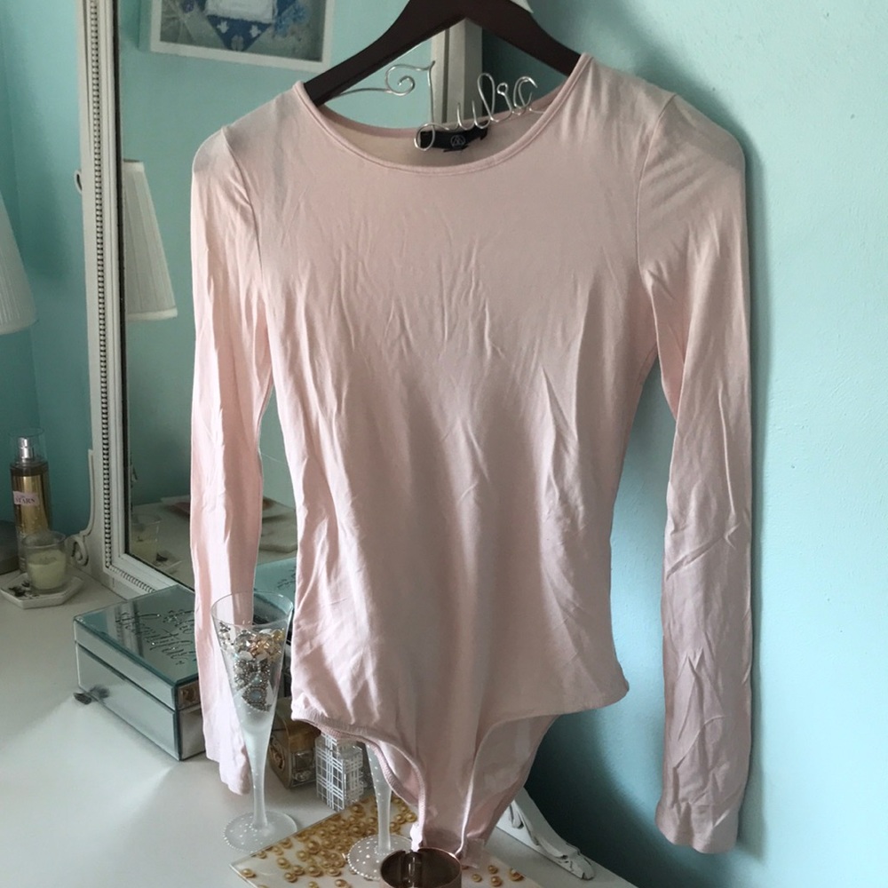 🌷NWOT🌷Pink body suit!!